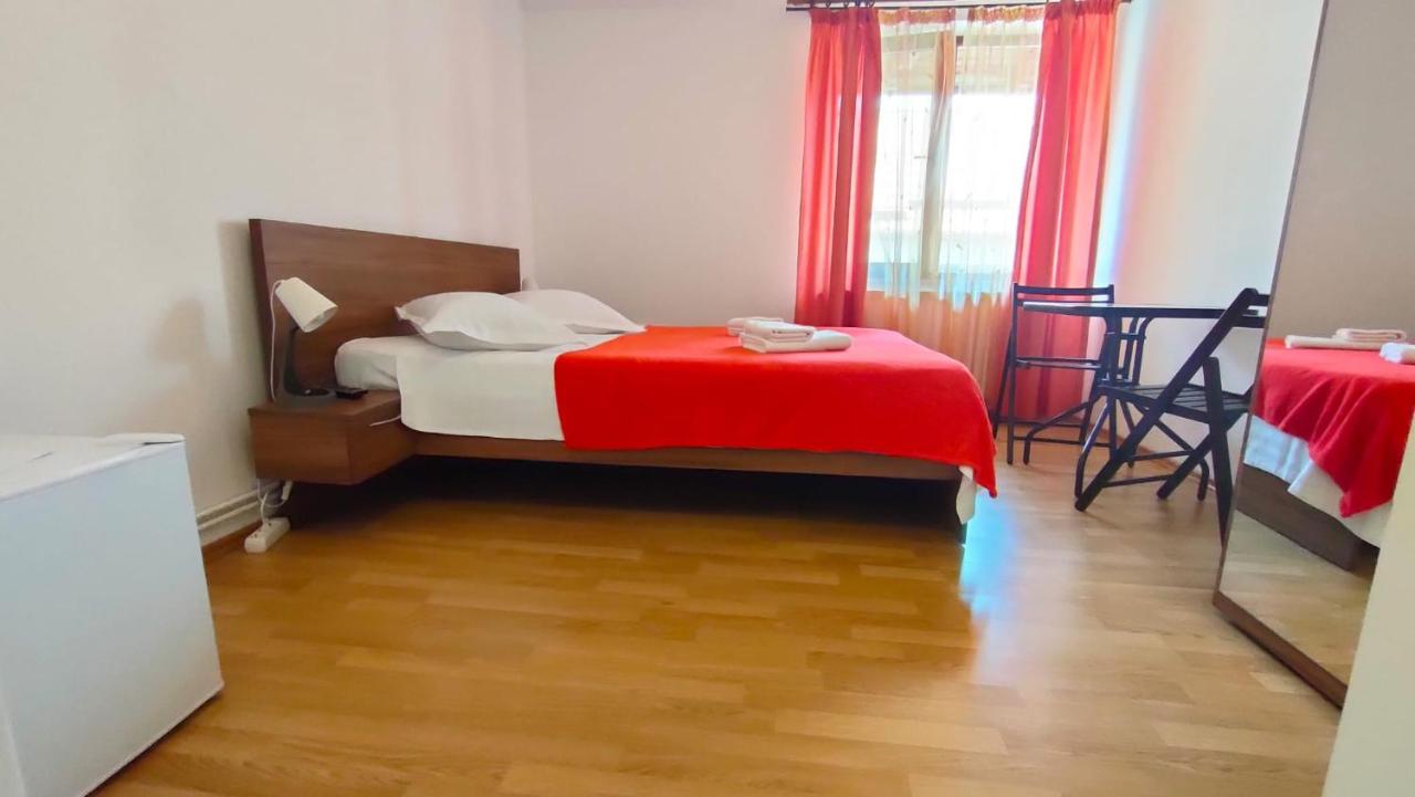 Cameră Dublă cu Vedere la Curte